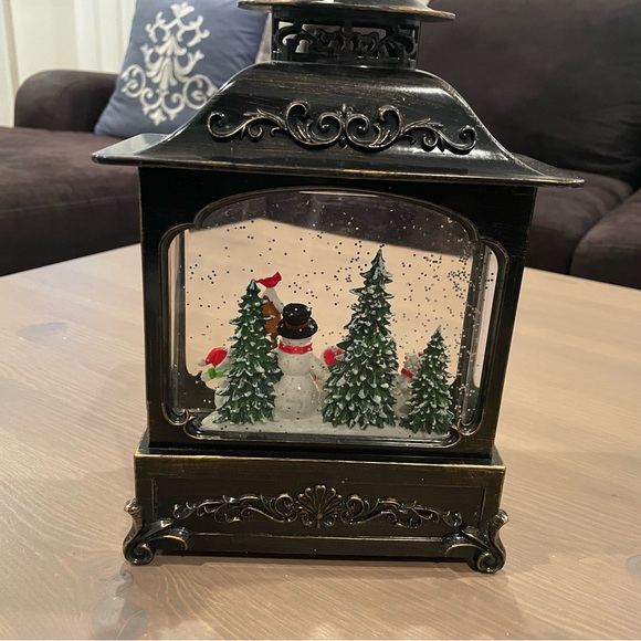 ❌SOLD❌ 12" Illuminated Glitter Lantern with Holiday Snowman Scene by Valerie - Picture 4 of 5